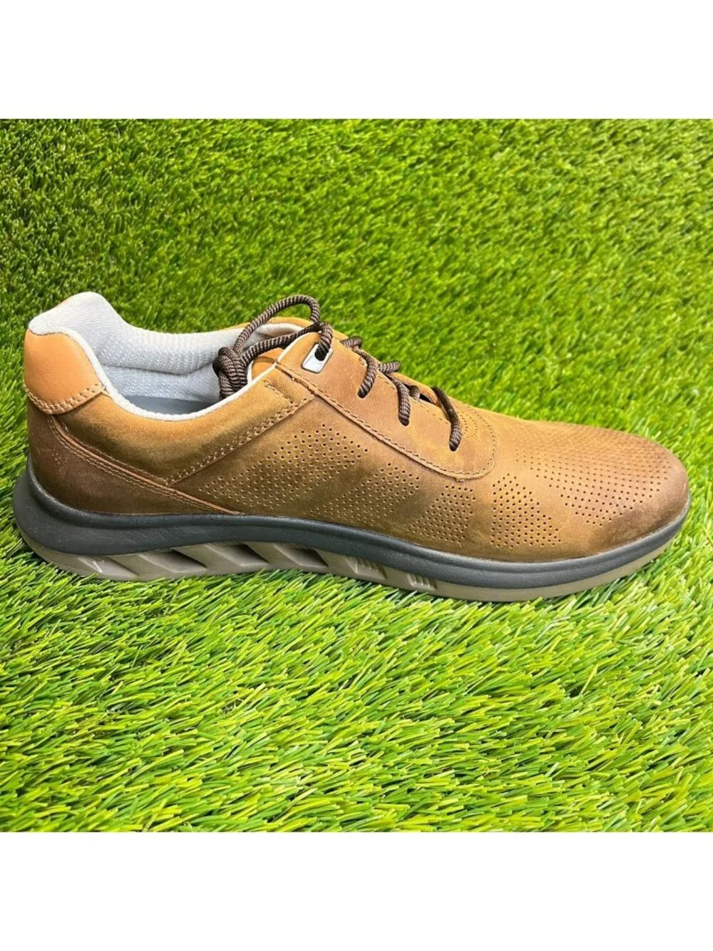 Johnston & Murphy Activate U-Throat Mens Size 9.5M Brown Casual Dress Shoes